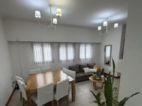 Casa 6 ambientes con 2 baños