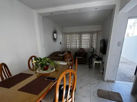 Casa 3 ambientes con 1 baño