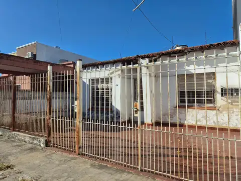 Chalet de dos dormitorios y dependencias Apto Crédito Bancar