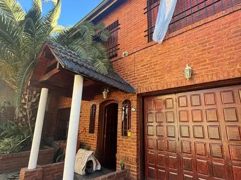 VENTA | EXCLUSIVA CASA DE 5 AMBIENTES CON PILETA EN VILLA SARMIENTO