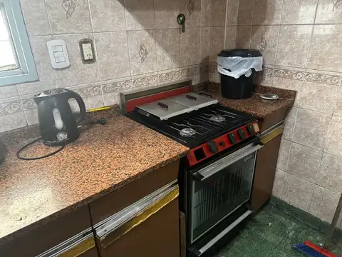 Casa 4 ambientes con 1 baño