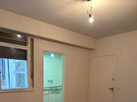 BUEN DEPARTAMENTO DE 2 AMBIENTES A MTS. DE AV. RIVADAVIA