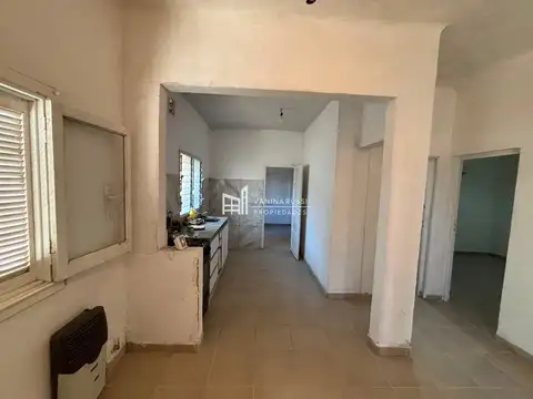 Casa 6 ambientes con 2 baños