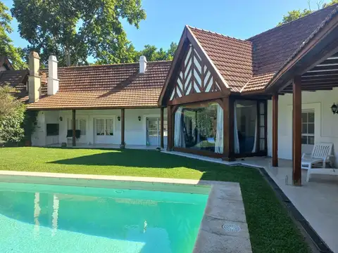 Casa en Alquiler con 4 cocheras