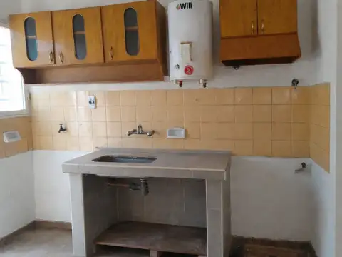 Casa 2 ambientes con 1 baño