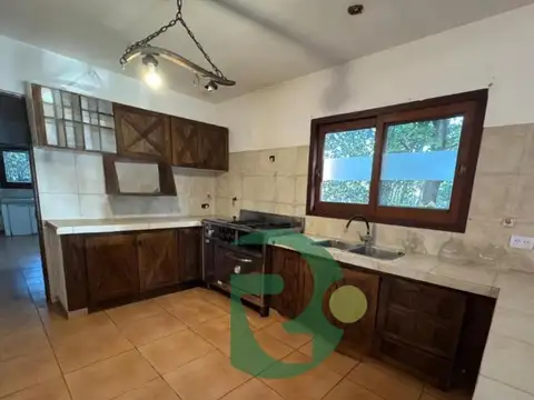 Casa en Venta con 3 cocheras