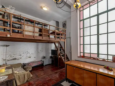 Venta PH pasillo, 3 amb + escritorio, patio. Bajas expensas. Belgrano.