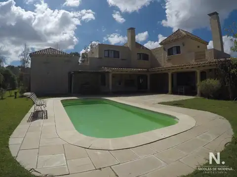 Casa 5 ambientes con 3 baños