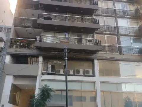 MONOAMBIENTE A LA CALLE LUMINOSO
