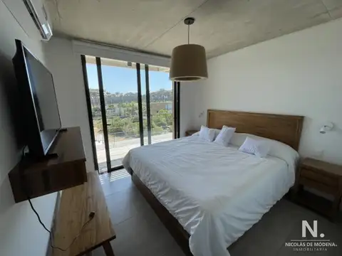 Apartamento de 2 dormitorios, en Manantiales, con parrillero propio.