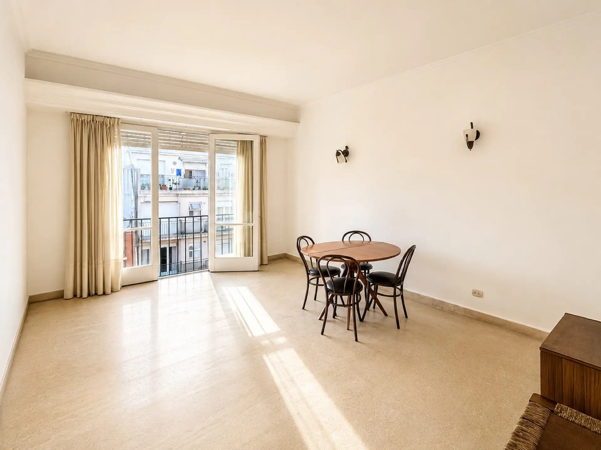 Departamento 3 amb, 85m² con balcón — Centro