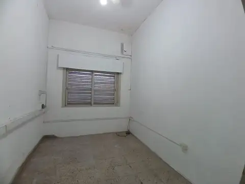 Amplia Oficina en Planta Baja