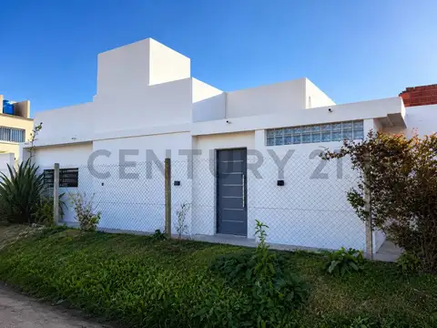 Casa en venta La Plata, 2 dormitorios, Pileta