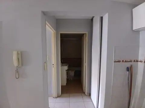 Depto 2 amb, al frente en planta baja