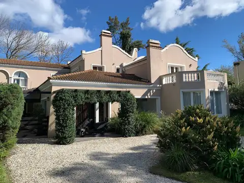 Venta Casa en  Hurlingham 6 ambientes