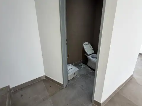 DEPOSITO CON OFICINAS  DESARROLLADAS EN 2 PISOS - VICENTE LOPEZ