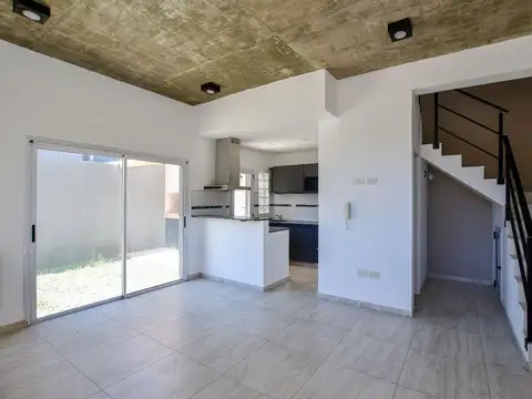 CASA PH VENTA LA PLATA APTO BANCO COCHERA PATIO