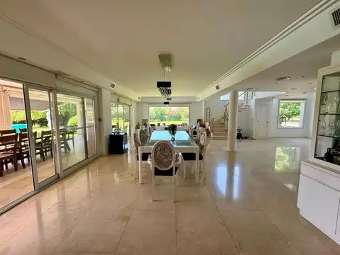 Casa en Alquiler de 4 dormitorios