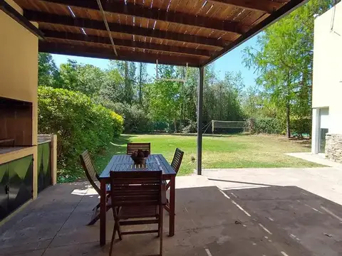 Casa en Venta con 2 cocheras