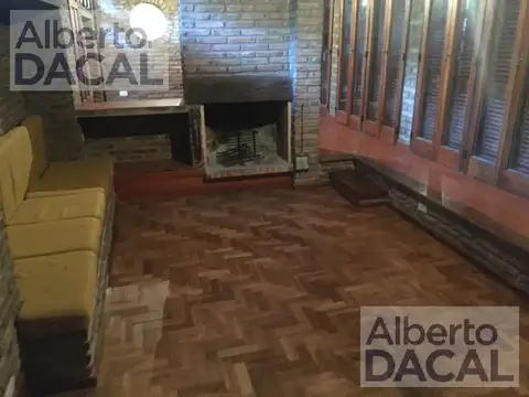 Casa en Alquiler con 1 cochera