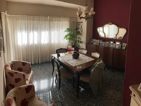 Depto Tipo Casa en Venta con 1 cocheras