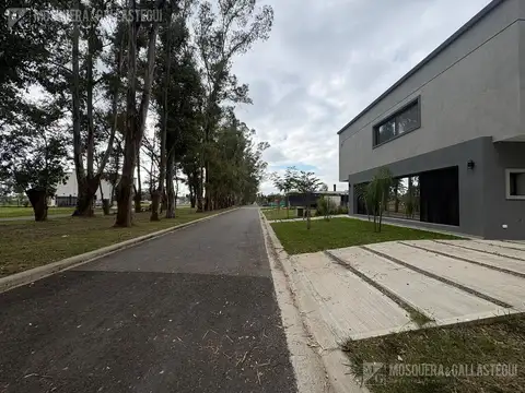 Casa 4 ambientes con 4 baños