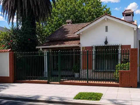 CASA EN LOTE PROPIO DE 4 AMB