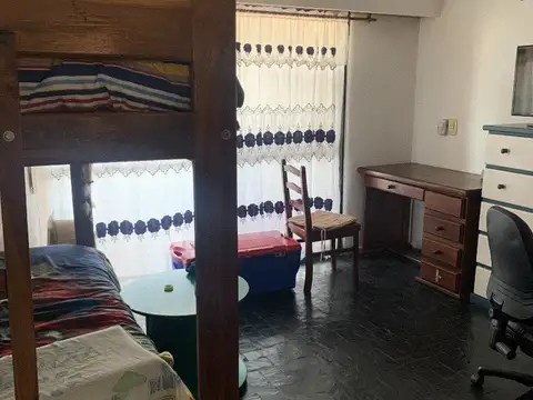 Depto T/ Casa al Frente con Cochera