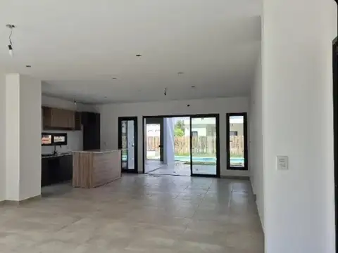Casa en Venta en Pilar Del Este - Santa Elisa, USD 215.000