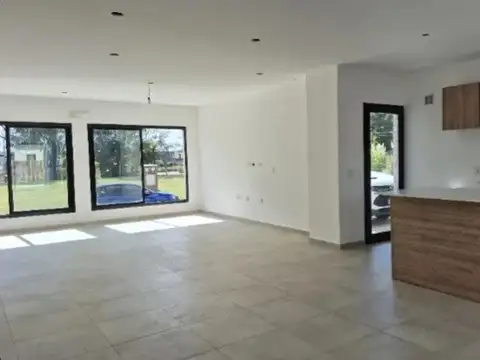 Casa 5 ambientes con 4 baños