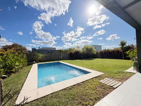 Casa en  alquiler temporal en Santa Elena Pilar del este | VCO Propiedades