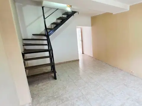 Depto Tipo Casa en Alquiler en San Justo, $ 550.000