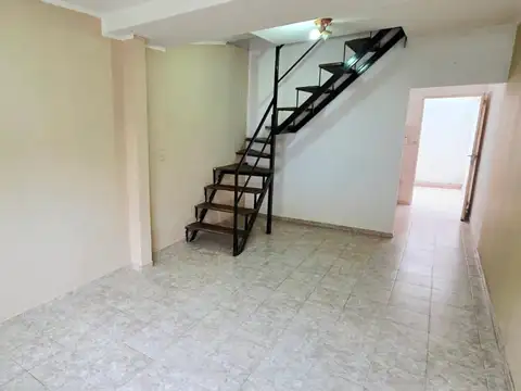 Depto Tipo Casa en Alquiler de 2 dormitorios