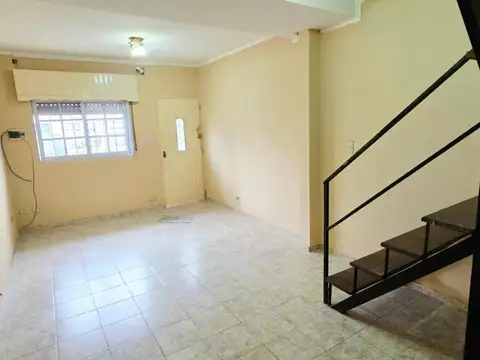 Depto Tipo Casa en Alquiler de 3 ambientes