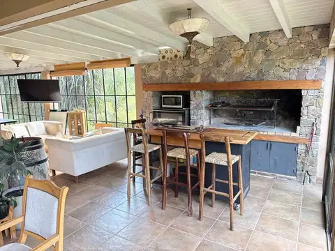 Casa 5 ambientes con 3 baños