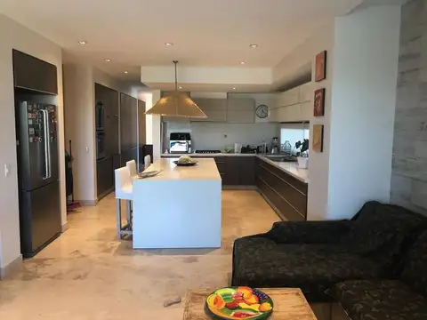 Casa 5 ambientes con 5 baños