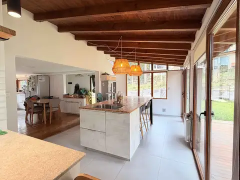 Casa 4 ambientes con 2 baños