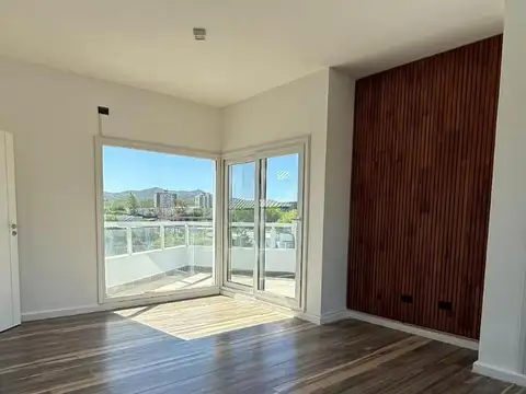 Casa 5 ambientes con 4 baños