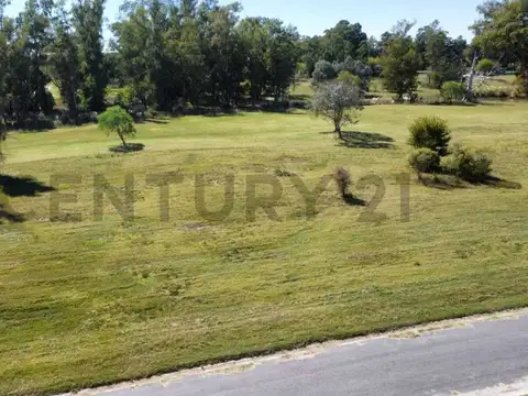 VENTA / Pinares   Lote Central al Golf con Laguna/ Excelente Ubicación. Superficie 1642m2/ A 2300 mt
