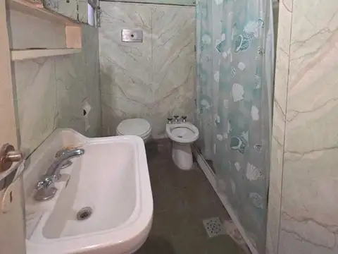 Casa 4 ambientes con 1 baño