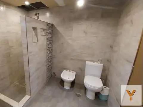 Casa 7 ambientes con 2 baños
