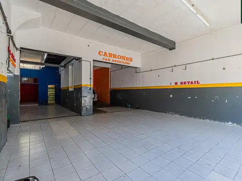 Local y oficinas en punto estratégico sobre Av Triunvirato