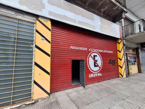 Local y oficinas en punto estratégico sobre Av Triunvirato