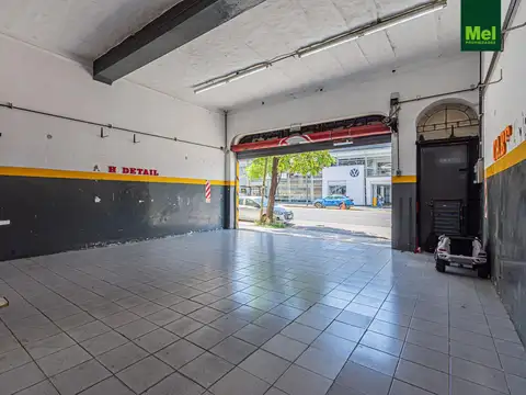 Local y oficinas en punto estratégico sobre Av Triunvirato