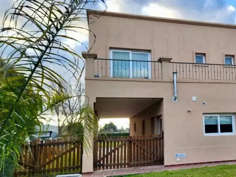 Casa 5 ambientes con 3 baños