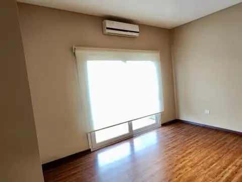 Casa en Alquiler de 4 dormitorios