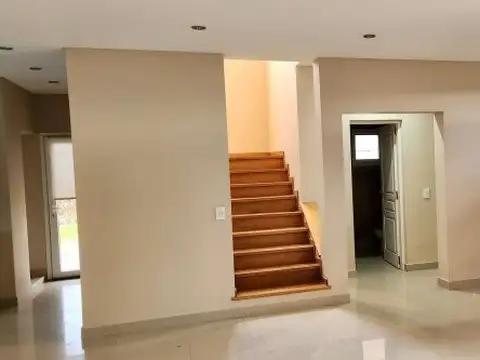 Casa en Alquiler en Barrancas de Iraola, USD 2.700