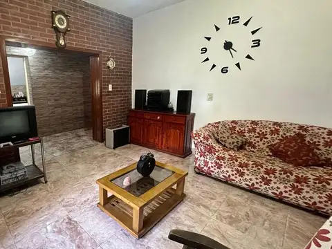 Casa en Venta con 3 cocheras