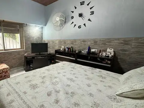 CASA EN VENTA 4 AMB. + DEPTO.  EN HURLINGHAM