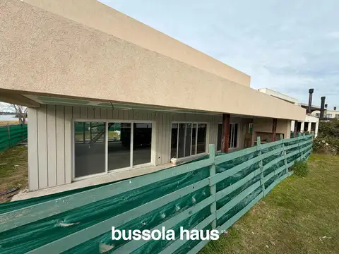 Casa 6 ambientes con 2 baños